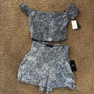 VOLCOM She’s So Daisy Top and Shorts NWT